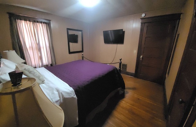 Cozy bedroom a mile away from URMC