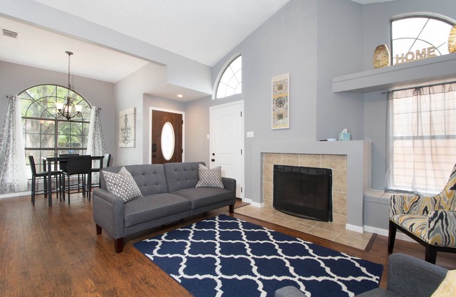 Cozy bungalow near Sea World, Six Flags, Lackland AFB, Shopping & Restaurants