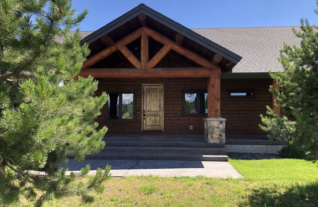 Cozy Cabin | 20 MI to YNP | Walk to Henry's Lake