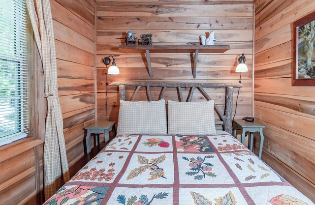 Cozy Cabin w/Pickleball and Tennis On Site