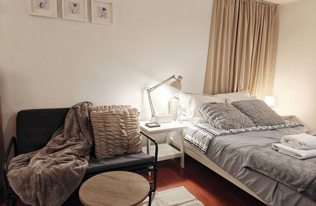 Cozy Commercial Oasis - Private Entrance Studio - 10 min to Downtown Vancouver