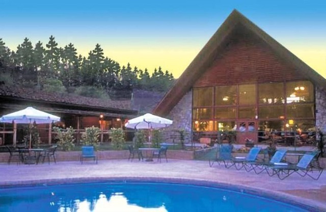 Cozy Condo at Base of Mogollon Rim w/ Fireplace, WiFi & Resort Pool