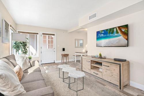 Cozy Cottage W Ac & Stylish Interior One House From Beach By Beachview Rentals