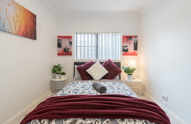 Cozy Duplex Home 3 Bdrms 1 Bath Sleeps 6