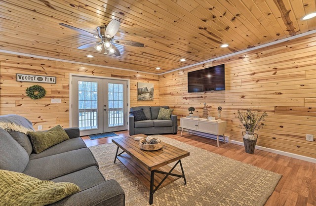 Cozy Elmira Cabin ~ 23 Mi to Boyne Mountain Resort