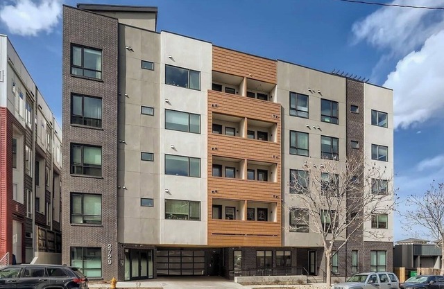 Cozy, furnished, 1-bedroom condo, prime location to all that Denver has to offer