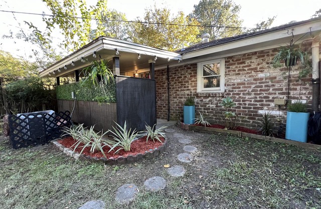 Cozy guest house (pet friendly studio)