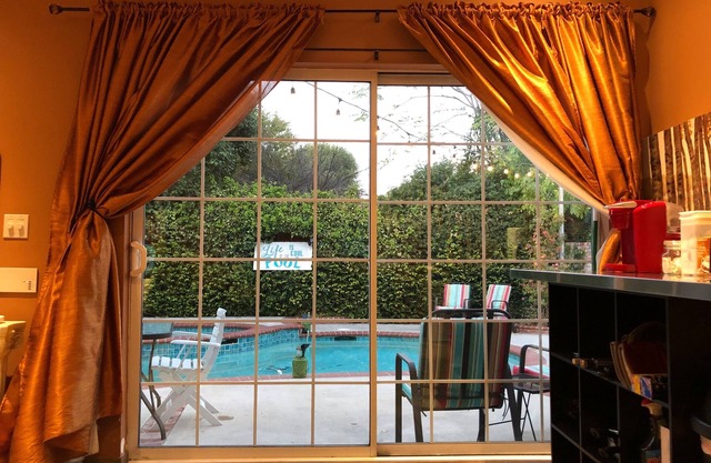Cozy Guesthouse w heated jacuzzi, firepit & pool - Santa Clarita
