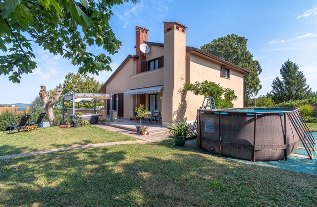 Cozy home in Pazin with jacuzzi