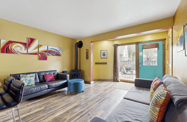 Cozy home w/a full kitchen & grill - walking distance to River Run & Ketchum