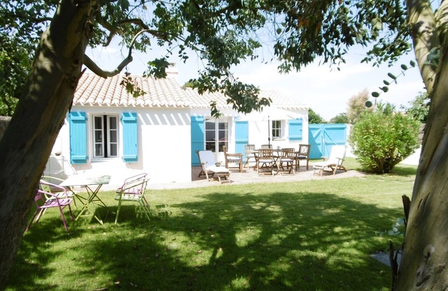 Cozy house for 4 with enclosed garden in L'Épine, near the beach
