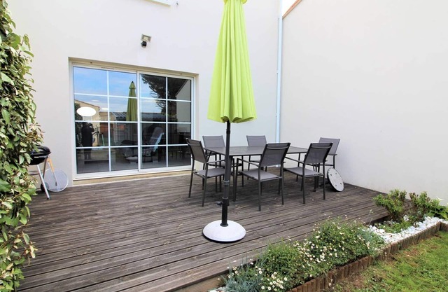 Cozy Modern House Near Cotinière Harbor, Sleeps 4, Private Garden & Close to Sandy Beaches