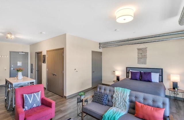 Cozy + Modern Studio in the Heart of Lawrenecville