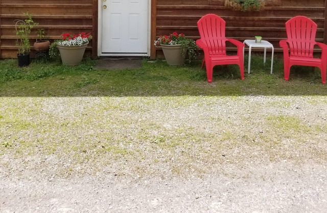 “Cozy Mountain Suites - #1 just 5 minutes from Glacier Park”