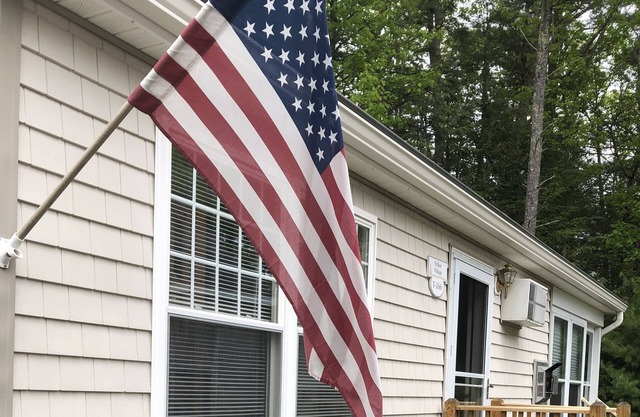 COZY, PRIVATE 2/1 Cottage W/POOL/HOT TUB/GYM/TENNIS COURT/GAME ROOM, NEAR BEACH!