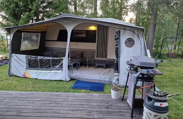 Cozy private caravan on our lawn