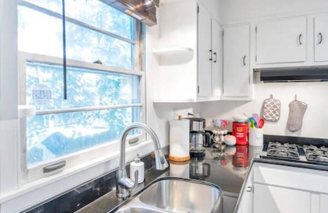 Cozy, Private Guesthouse | 1 block to Streetcar