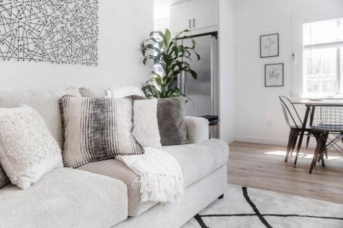 Cozy Private Home, 10-min From DT, Beach & Parks