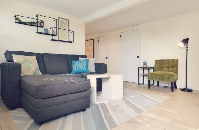 Cozy Retreat in Prime Hillcrest Location