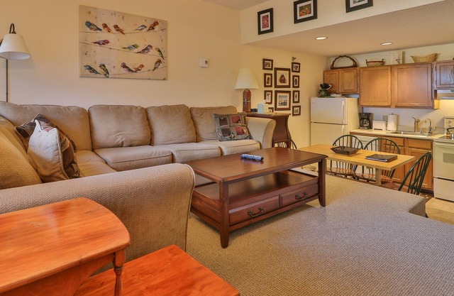 Cozy ski-in/out condo with trail access, heated pool & hot tub