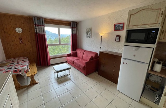 Cozy Studio for 4 in Central Location - Near Ice Rink & Slopes, Pet-Friendly, WiFi
