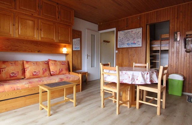 Cozy Studio for 4 in L'Alpe d'Huez - Ski-in/Ski-out, South Balcony, Near Amenities