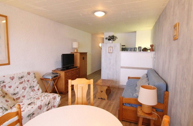 Cozy Studio for 4 with Ski Access, Balcony & Ski Locker - L'Alpe d'Huez
