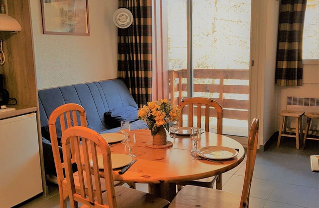 Cozy Studio with Balcony, Close to Slopes and Shops, Sleeps 3 - RPP1 #129