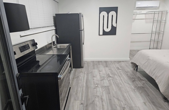 Cozy studio with WiFi and AC in serene Phoenix
