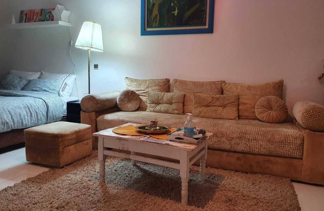 Cozy studio with wifi near to mall Arribat Center & Train Station