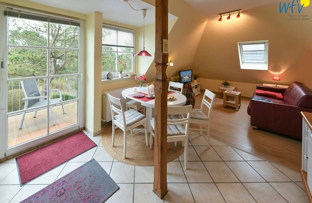 Cozy vacation apartment with sunny balcony and wonderful view of nature!