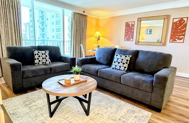 Cozy Waikiki Vacation Rental with Partial Ocean Views - Great for families!