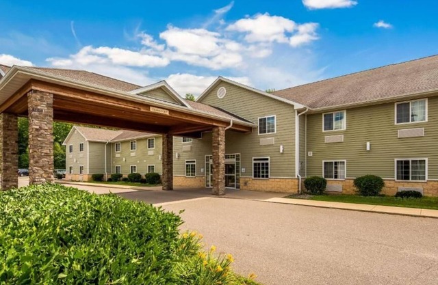 Crandon Inn and Suites