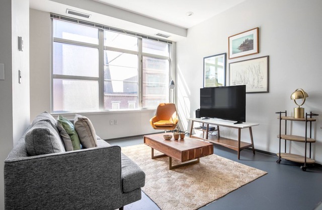 Crisp South End 2BR w/ Doorman, W/D in Unit