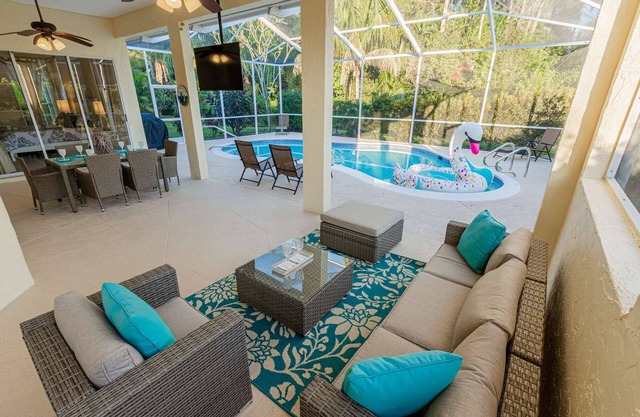 Crown Pointe Heated Pool Home, Covered Lanai w/TV- Renovated w/Coastal Flair, King in Master