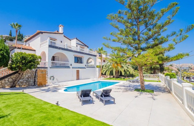Cubo's Beach Front Villa Benalmadena