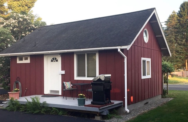 Cute Cottage Close To Town and Bike Trails