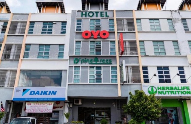 D'Pinetrees Hotel