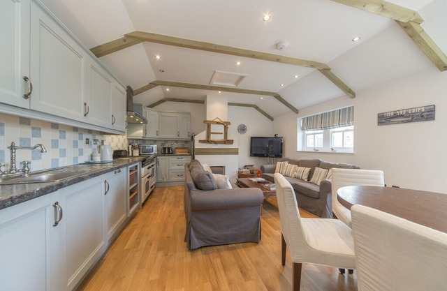 DAIRY COTTAGE - Near Padstow, great restaurants, pet friendly, beaches, meadow