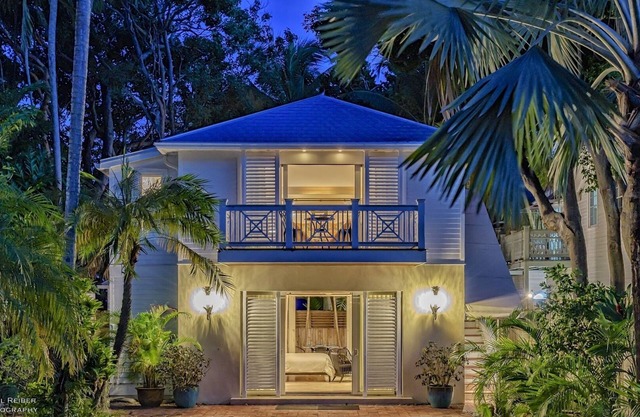 *DARLING OF DUVAL @ OLD TOWN* Estate Cottage + Spa + LAST KEY SERVICES…