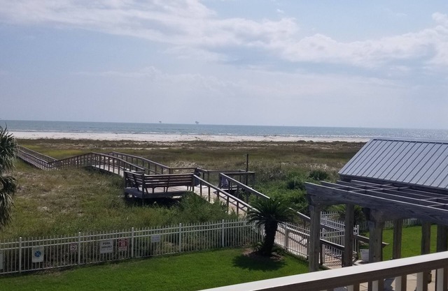 Dauphin Island Beach Club 204 Great Unit with Beautiful views!