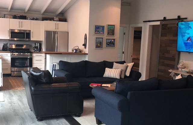 Davis Park, Fire Island. Bay/sunset views. Updated 4 bed/2 bath house w A/C.