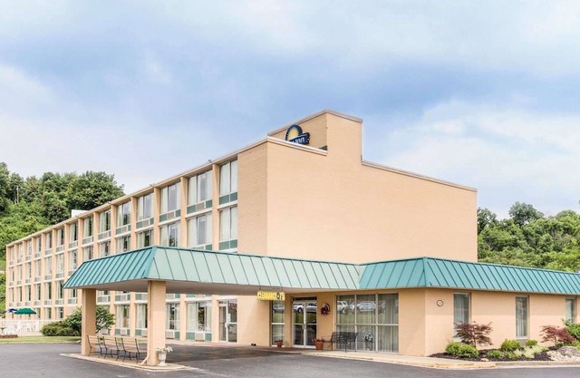 Days Inn by Wyndham Cambridge