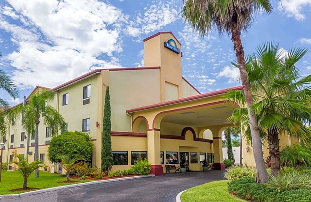Days Inn by Wyndham Sarasota I-75
