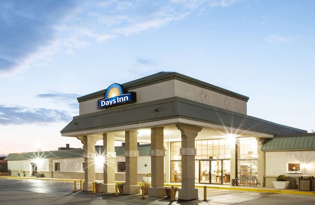 Days Inn by Wyndham Clinton