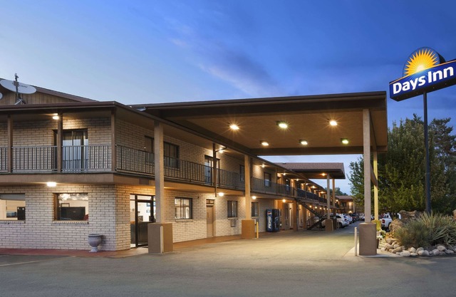 Days Inn by Wyndham Cortez