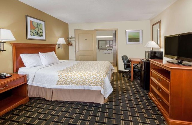 Days Inn by Wyndham Kent Akron
