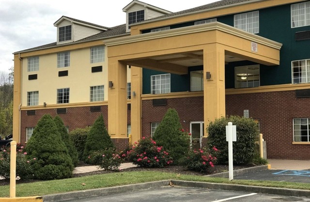 Days Inn by Wyndham Norton