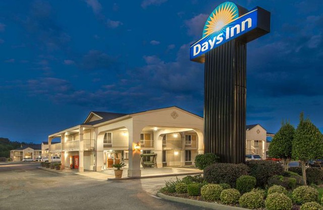 Days Inn by Wyndham Shorter