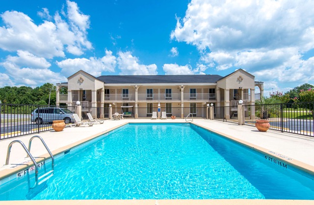 Days Inn by Wyndham Shorter